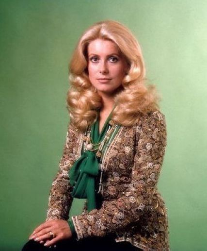 Catherine-Deneuve-catherine-deneuve-10889239-427-517.jpg