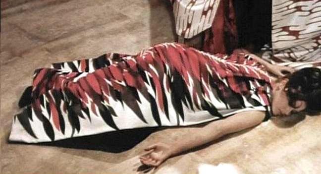 Our beautifull dead girl Evelyn in awesome 60s fashion